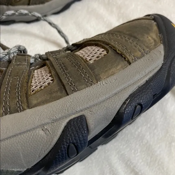 Men's Keen Voyageur Gray Green and Black Hiking Shoes size 12 EE
