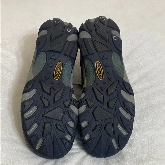 Men's Keen Voyageur Gray Green and Black Hiking Shoes size 12 EE