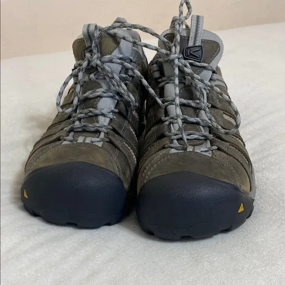 Men's Keen Voyageur Gray Green and Black Hiking Shoes size 12 EE