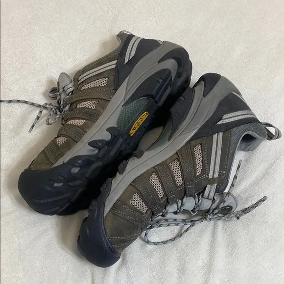 Men's Keen Voyageur Gray Green and Black Hiking Shoes size 12 EE