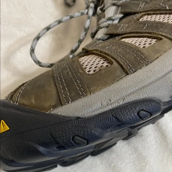 Men's Keen Voyageur Gray Green and Black Hiking Shoes size 12 EE
