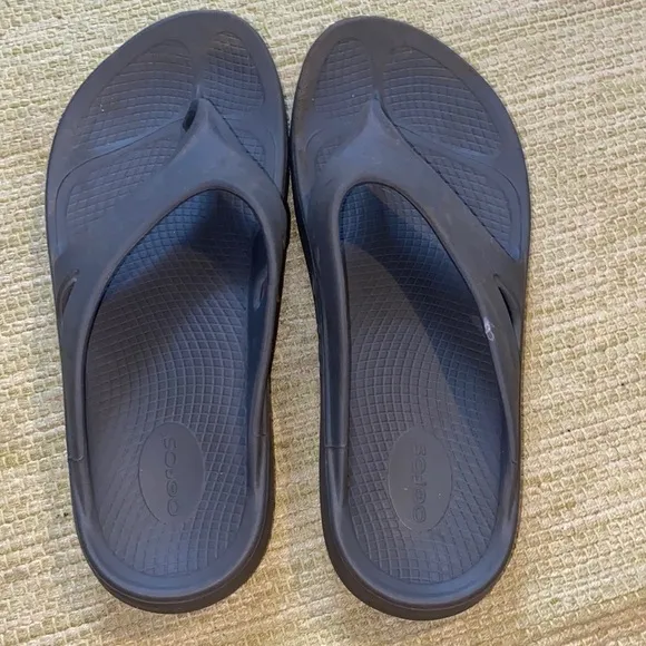 Men’s Oofos sandals