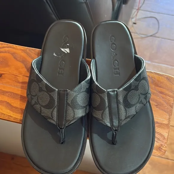 Men’s size 9 coach sandals in new condition.