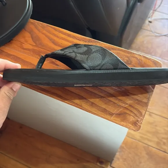 Men’s size 9 coach sandals in new condition.