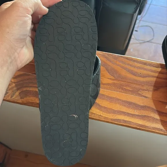 Men’s size 9 coach sandals in new condition.