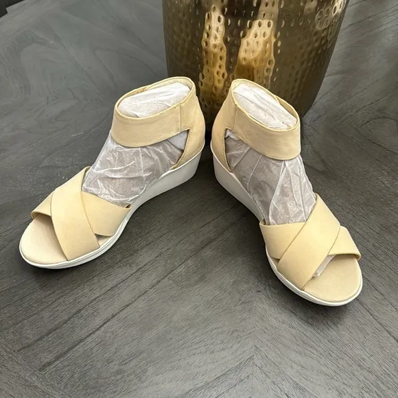NATURALIZER Riviera Ankle Strap Wedge Sandals Women's Shoes In Honey (WIDE)