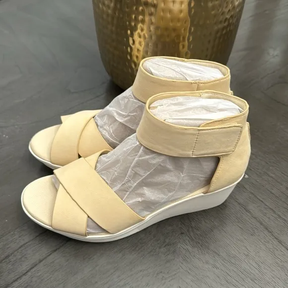 NATURALIZER Riviera Ankle Strap Wedge Sandals Women's Shoes In Honey (WIDE)