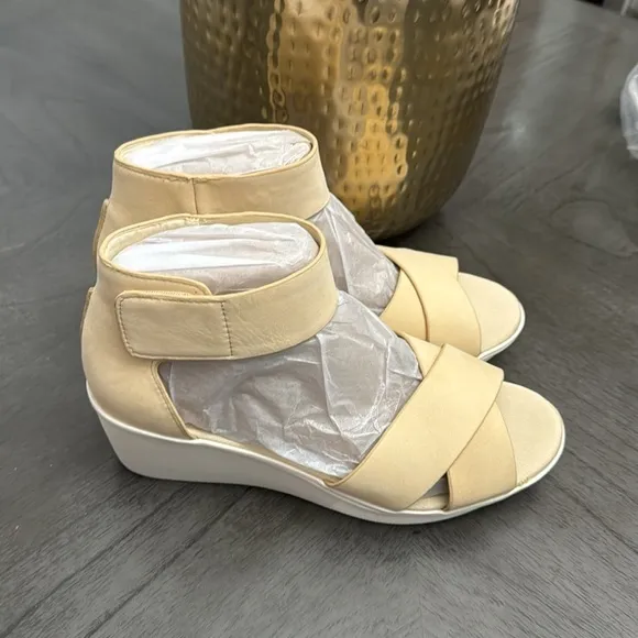 NATURALIZER Riviera Ankle Strap Wedge Sandals Women's Shoes In Honey (WIDE)