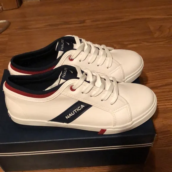 NAUTICA BOYS SHOES SIZE 5! BRAND NEW. SMOKE FREE HOME!