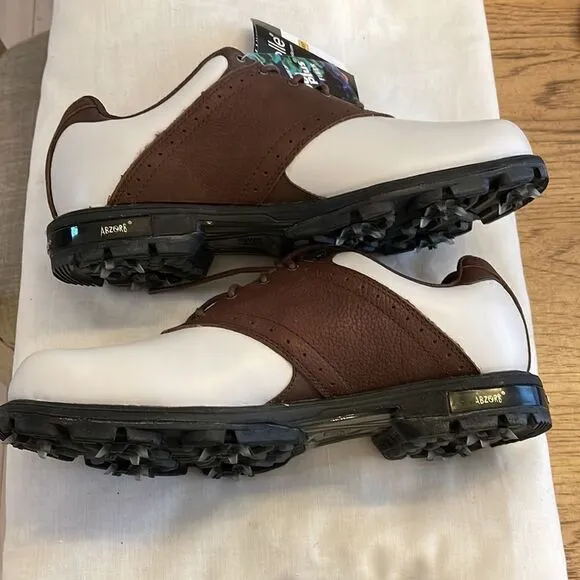 NEW BALANCE GOLF SHOES.  NEW.  SIZE 7 2E WIDE.