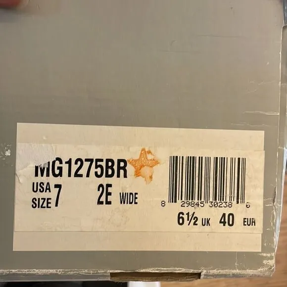 NEW BALANCE GOLF SHOES.  NEW.  SIZE 7 2E WIDE.