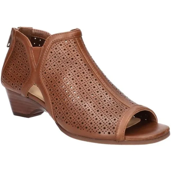 NEW! Bella Vita Womens Remy Brown Wedge - Size 11 Wide