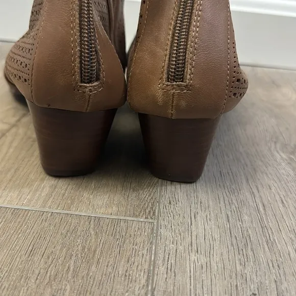NEW! Bella Vita Womens Remy Brown Wedge - Size 11 Wide