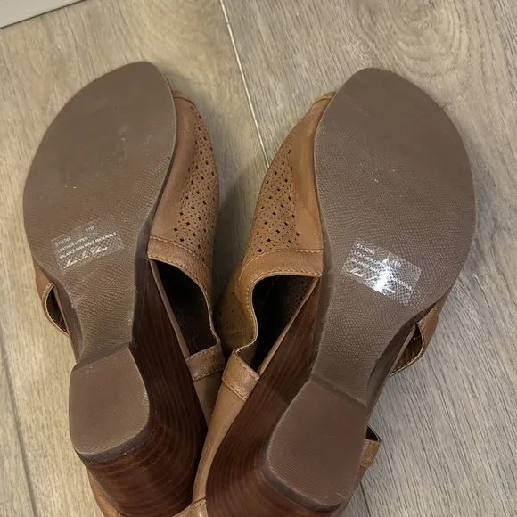 NEW! Bella Vita Womens Remy Brown Wedge - Size 11 Wide
