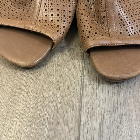 NEW! Bella Vita Womens Remy Brown Wedge - Size 11 Wide