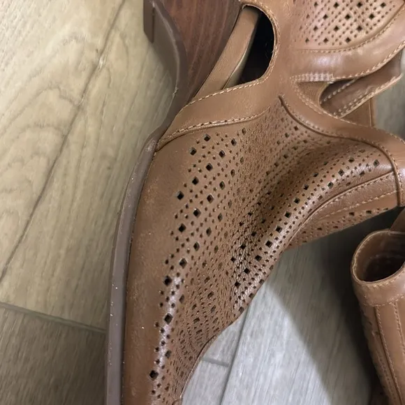 NEW! Bella Vita Womens Remy Brown Wedge - Size 11 Wide