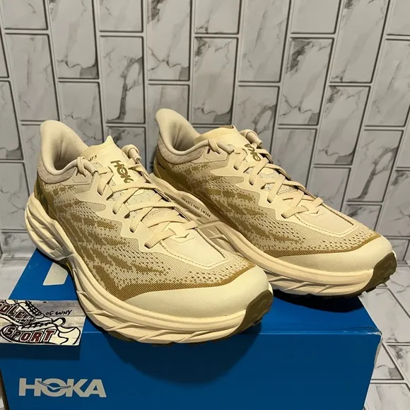 New Hoka One One Speedgoat 5 Trail Running Shoes Hiking Vanilla Wheat Mens 9 D