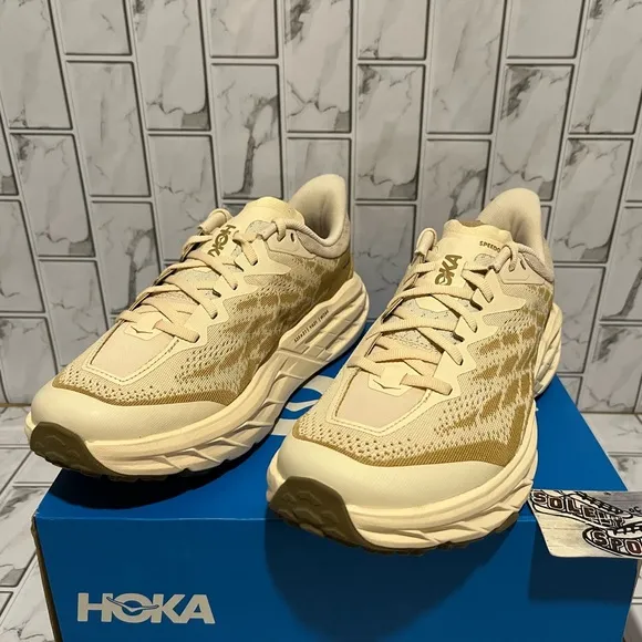 New Hoka One One Speedgoat 5 Trail Running Shoes Hiking Vanilla Wheat Mens 9 D