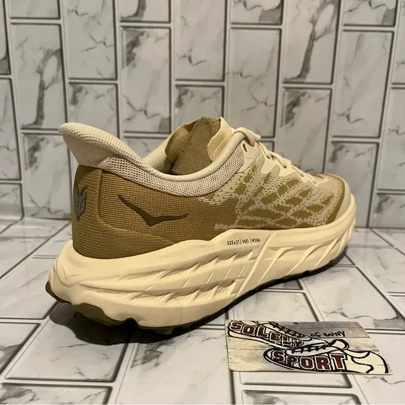 New Hoka One One Speedgoat 5 Trail Running Shoes Hiking Vanilla Wheat Mens 9 D