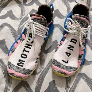 New in box adidas bad HU Pharrell Solar Pack Mother shoes