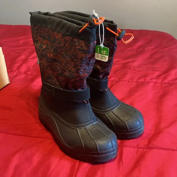 New in box Columbia boots