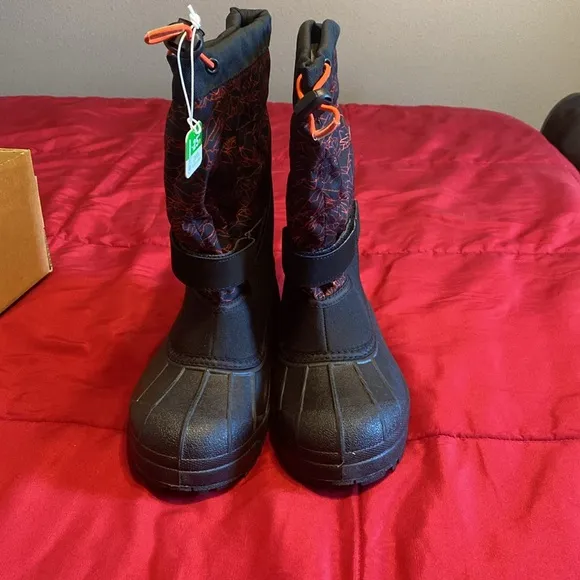 New in box Columbia boots