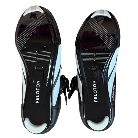 New In Box Peloton Cycling Bike Shoes With Cleat Size 40 (US Men's 7 Women's 9)