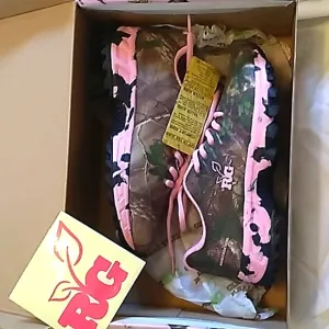 New In Box Real Tree Girl Camo and pink sneakers shoes size 6.5 - 7