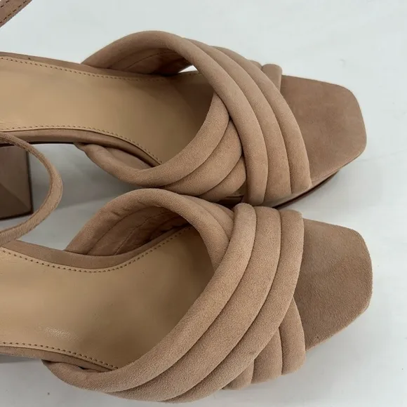 New in box Vince Camuto nude Plato’s suede sandals size 9.5
