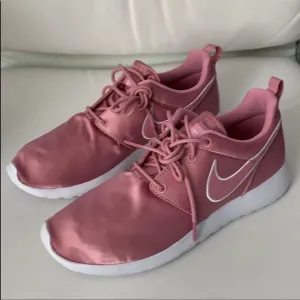 New Nike Roshe shoes satin pink