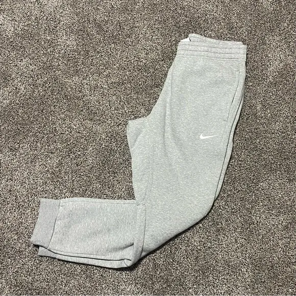 New Nike Sweatpant Joggers Mens Medium Standard Fit Gray Tapered Leg