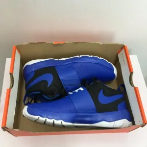 NEW Nike Team Hustle D 8 GS Shoes  5.5Y