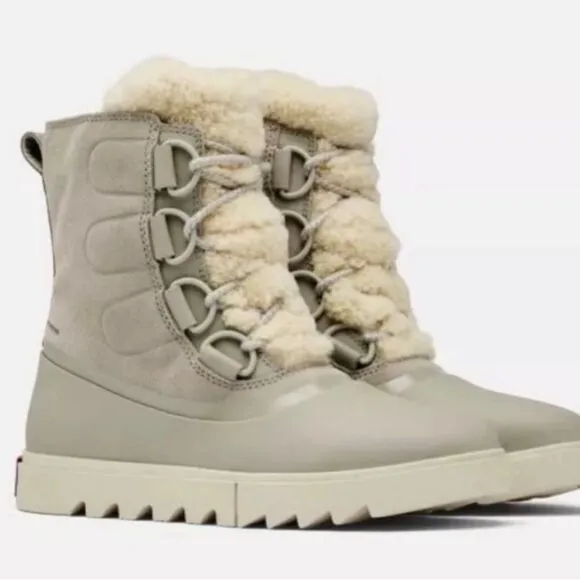 New Sorel Joan Of Arctic Lite Boots size 8Brand new never worn before!$168