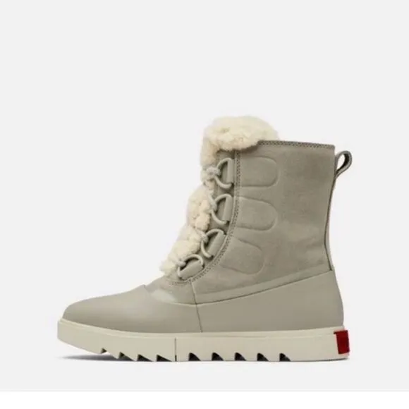 New Sorel Joan Of Arctic Lite Boots size 8Brand new never worn before!$168