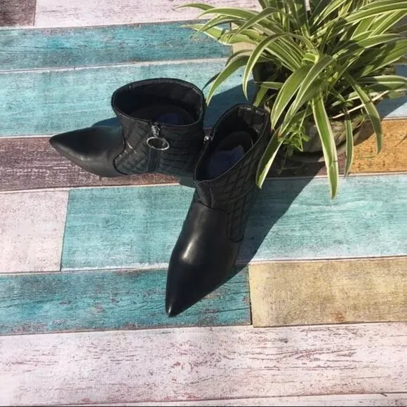 NEW Trary ankle boot
