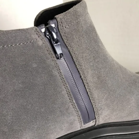 New VANELI Women's 9.5 Narrow Grey Zilla Waterproof Suede Pull On Booties