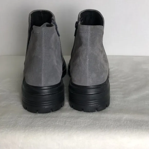 New VANELI Women's 9.5 Narrow Grey Zilla Waterproof Suede Pull On Booties