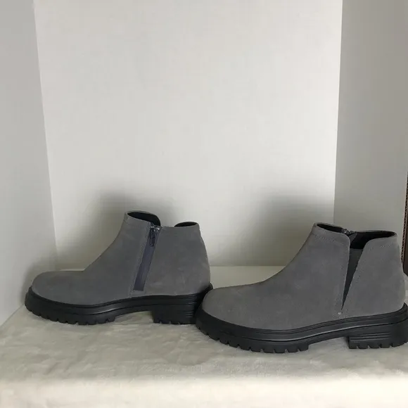 New VANELI Women's 9.5 Narrow Grey Zilla Waterproof Suede Pull On Booties