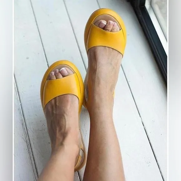 NEW Women’s Slingback Sandals Yellow 9