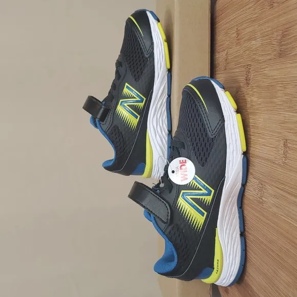 NIB 12 X-Wide Little Boys, 680 V6 Velcro Hook &amp; Loop Running Shoe by New Balance