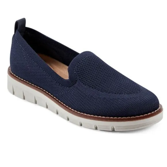 NIB Valina Shoe, Navy Size 8.5 W or 9W