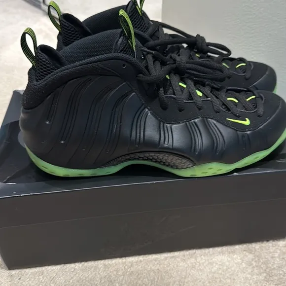 Nike Air Foamposite One “Volt” Size 12 W/book