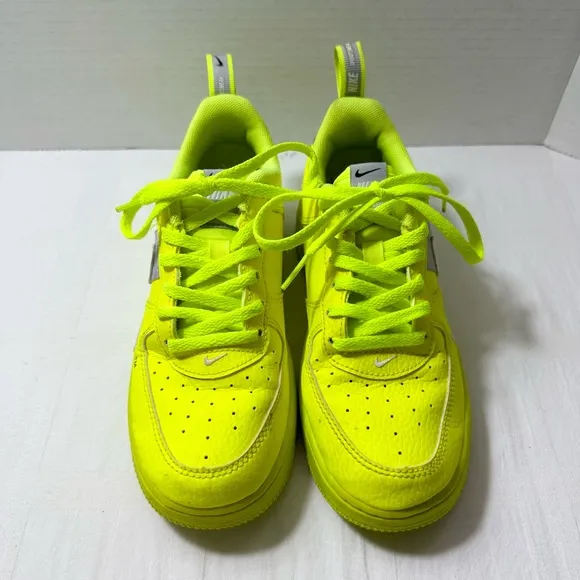 Nike Air Force 1 Utility Volt LV8