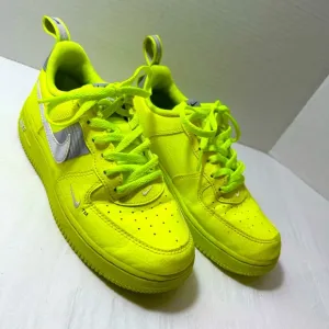 Nike Air Force 1 Utility Volt LV8