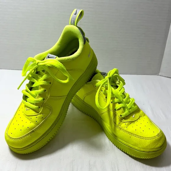 Nike Air Force 1 Utility Volt LV8
