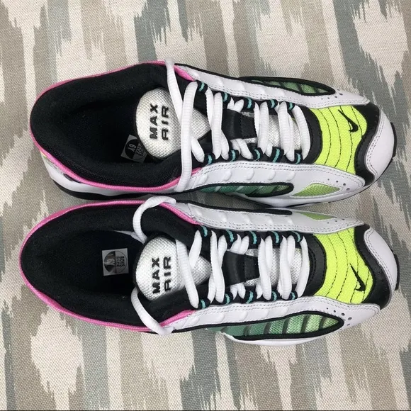 ✔️NIKE AIR MAX TAILWIND BOYS SHOES SIZE 4Y