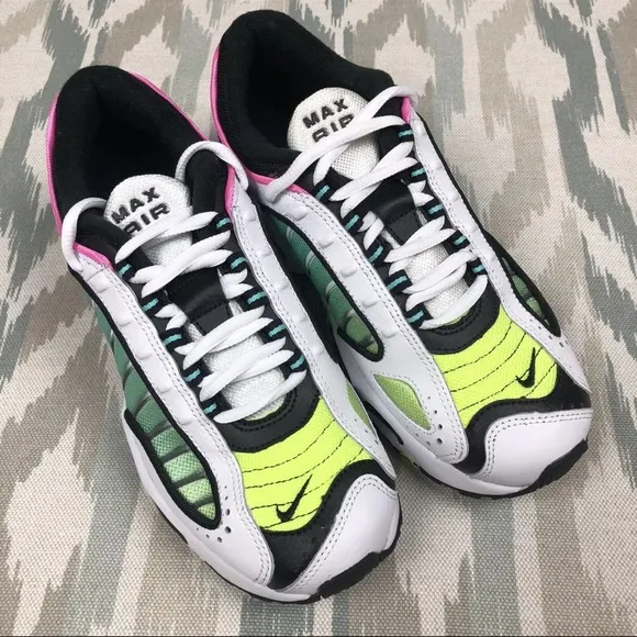 ✔️NIKE AIR MAX TAILWIND BOYS SHOES SIZE 4Y
