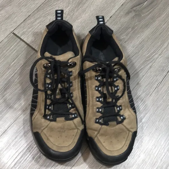 Nike Air Wallowa II Gr Outdoor Trekking Vibram Sole Shoes size 11