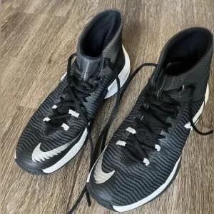 Nike basketball shoes men’s size 7.5