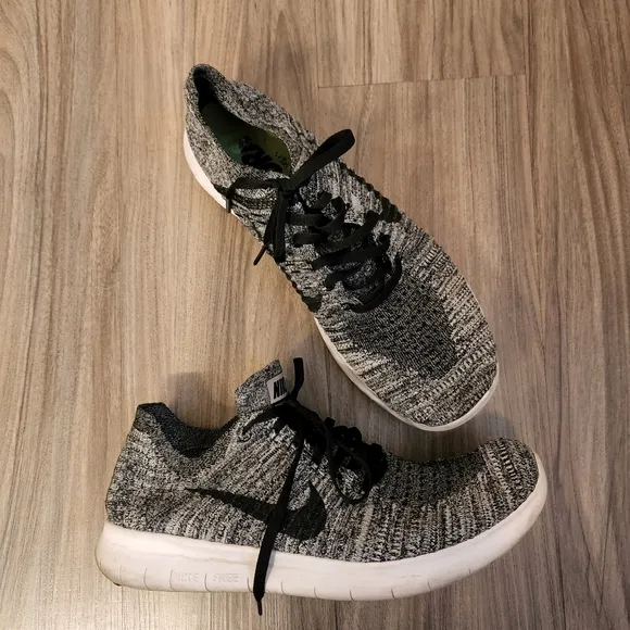 Nike black/white free rn flynit shoes